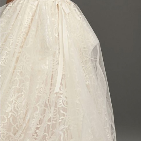 Brand New Vera Wang Ivory/Pearl wedding dress 16W - Picture 6 of 14